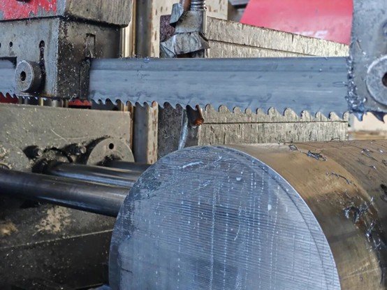 band saw blade maintenance tips by Toliyon